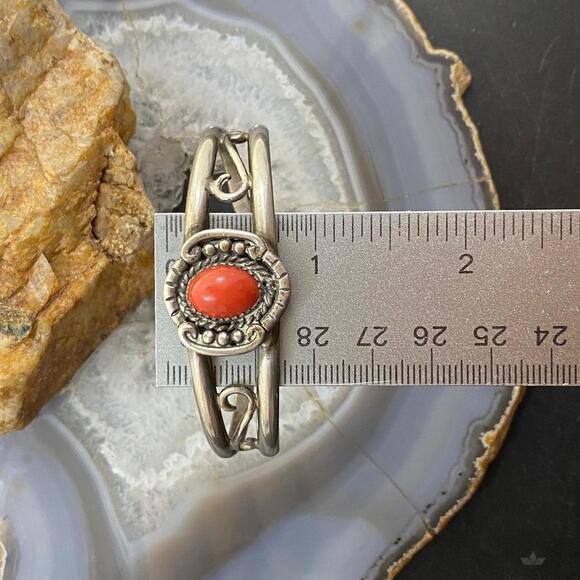 Vintage Native American Silver Oval Coral Decorated Bracelet For Women - Picture 10 of 10